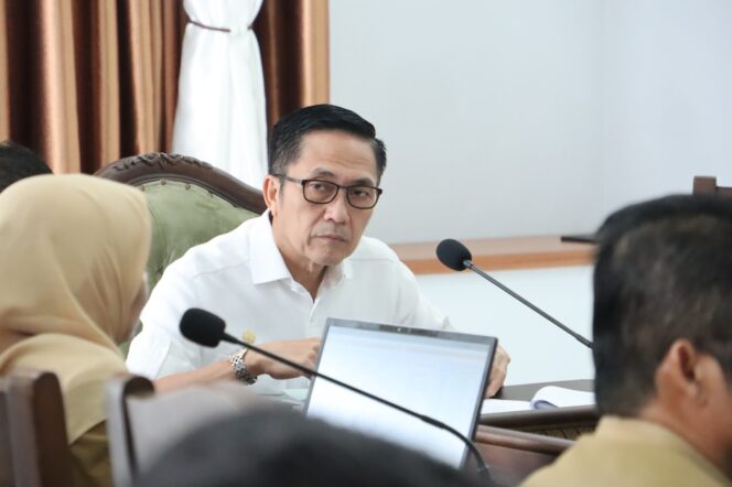 
Wali Kota Palembang, Ratu Dewa, saat memimpin rapat pembahasan Detail Engineering Design (DED) penataan wajah kota di Rumah Dinas Wali Kota, Selasa, 3 Maret 2026/ist.