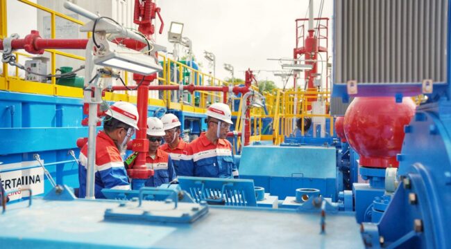 Direksi dan Komisaris perusahaan Pertamina Drilling mengunjungi Rig PDSI#01.2 yang beroperasi di wilayah kerja Prabumulih, Sumatera Selatan. Foto : Istimewa