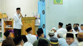Wali Kota Palembang, Ratu Dewa saat mengunjungi Mushala Al-Falah yang berlokasi di Jalan Ki Atmaja, Kelurahan Sukamulya, Kecamatan Sematang Borang. Kamis, 12 Maret 2026/ist.
