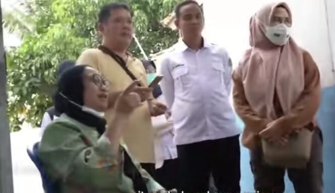 
Wakil Kepala Badan Gizi Nasional (BGN), Nanik S Deyang, di dapur MBG di OKU Timur. Foto : Istimewa