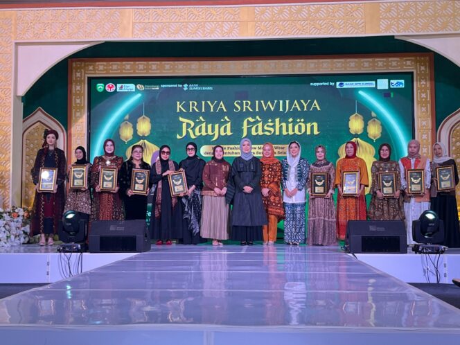 
Gelaran Kriya Sriwijaya Raya Fashion, sebuah parade busana muslim yang digelar oleh Dekranasda Provinsi Sumatera Selatan di atrium Palembang Indah Mall (PIM) Sabtu, 4 Maret 2026/ist. 