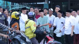 Wali Kota Palembang Ratu Dewa hadir langsung di tengah masyarakat untuk membagikan takjil dalam kegiatan “Berbagi Takjil Berkah Ramadan” yang diinisiasi Lazisnu PWNU Sumsel pada Selasa, 17 Maret 2026/ist. 