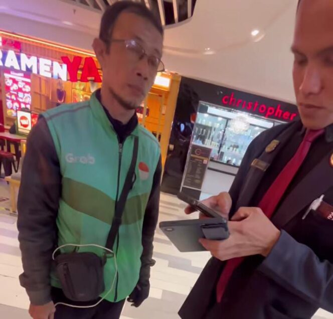 
Oknum driver ojol di Palembang yang rekam perempuan di salah satu mall Palembang/Instagram: 1998ur_