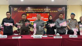 Direktur Reserse Narkoba Polda Sumsel, Kombes Pol Yulian Perdana saat melakukan rilis pemusnahan narkoba. Foto : Dok Polda Sumsel
