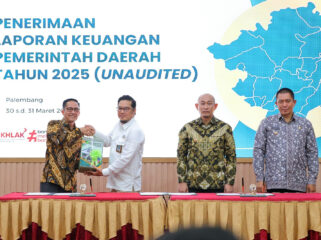 Wali Kota Palembang, Ratu Dewa, menyerahkan Laporan Keuangan Pemerintah Daerah (LKPD) Tahun Anggaran 2025 pada Selasa, 31 Maret 2026/ist. 