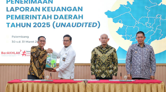 Wali Kota Palembang, Ratu Dewa, menyerahkan Laporan Keuangan Pemerintah Daerah (LKPD) Tahun Anggaran 2025 pada Selasa, 31 Maret 2026/ist. 
