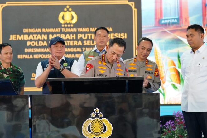 
Kapolri Listyo Sigit Resmikan 57 Jembatan Merah Putih di Sumsel