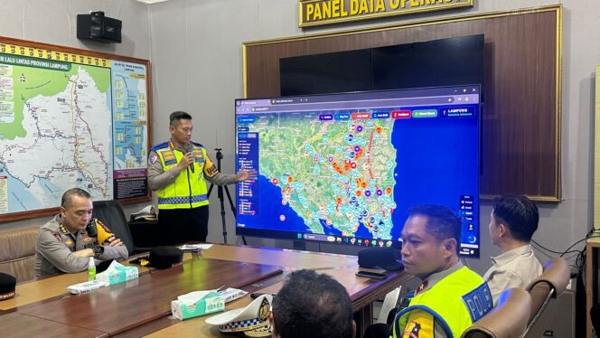 
Wakapolri Pantau Arus Mudik di Pelabuhan Bakauheni dan Rest Area KM 20B