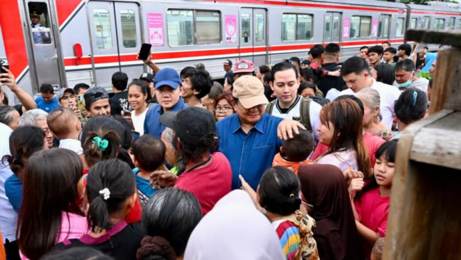 
Momen Kunjungan Mendadak Presiden Prabowo di Senen