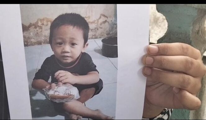 
seorang balita bernama M Arcelio (3) ditemukan meninggal dunia di kolong rumahnya, Selasa (3/3/2026) sekitar pukul 15.30 WIB.