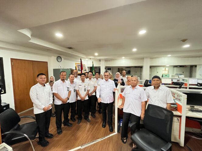 
Sekda Edward Candra Silaturahmi ke Kantor OPD Usai Libur Lebaran, Pastikan Pelayanan Publik Prima