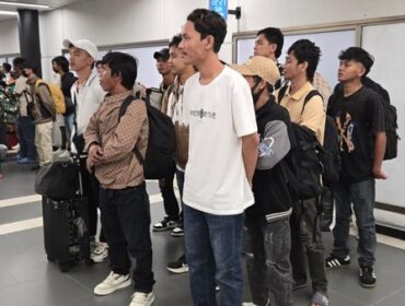 Belasan WNI yang hendak pulang ke Palembang dari Kamboja. Foto : Dok BP3MI