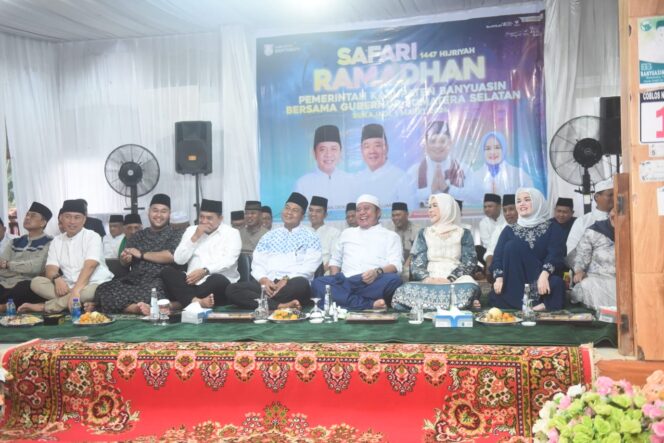
Safari Ramadan di Banyuasin, Herman Deru Serahkan Santunan Anak Yatim dan Soroti Infrastruktur hingga ODOL