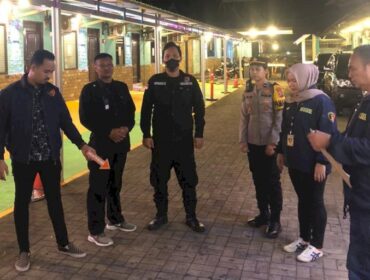 Polisi saat melakukan Olah TKP. Foto : Istimewa