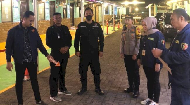 Polisi saat melakukan Olah TKP. Foto : Istimewa