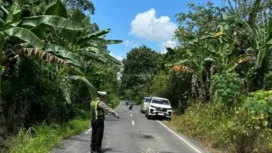 Polisi melakukan olah TKP kecelakaan di Jalan Lintas Komering, Desa Rasuan, Kecamatan Madang Suku I. (Dok. Sat Lantas Polres OKU Timur)