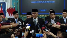 Menteri Lingkungan Hidup, Muhammad Jumhur Hidayat. (YouTube Sekretariat Presiden)