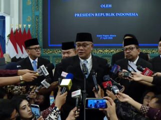 Menteri Lingkungan Hidup, Muhammad Jumhur Hidayat. (YouTube Sekretariat Presiden)