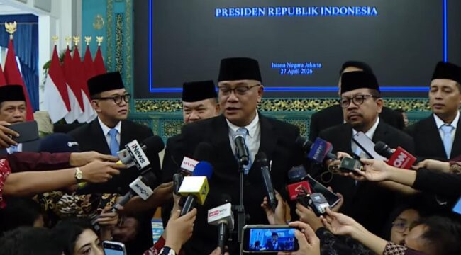 Menteri Lingkungan Hidup, Muhammad Jumhur Hidayat. (YouTube Sekretariat Presiden)