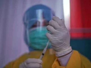 Ilustrasi vaksin. (foto: Ary Priyanto/Urban Id)
