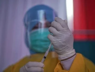 Ilustrasi vaksin. (foto: Ary Priyanto/Urban Id)
