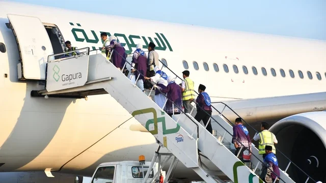 Kloter pertama jemaah haji 202 E6mberkasi Palembang hendak berangkat menuju Madinah menggunakan maskapai Saudi Arabia Airlines dengan nomor penerbangan SV 5403. Foto : Dok Kemenhaj Sumsel
