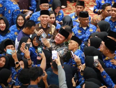 Gubernur Sumsel Herman Deru bersama ASN lingkup Pemprov Sumsel yang baru dilantik. Foto : Humas Pemprov Sumsel
