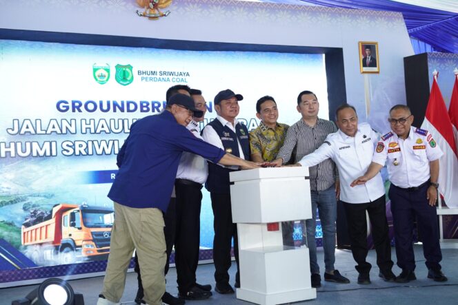 
Herman Deru Groundbreaking Jalan Hauling 10,46 Km di Muba, Dorong Ekonomi dan Keselamatan