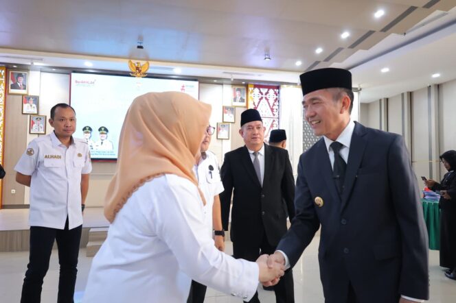 
Lantik 130 Kepala Sekolah SD-SMP, Ratu Dewa Imbau Kepala Sekolah Muda untuk Kreatif dan Berinovasi