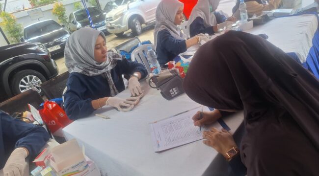 BRIMedika saat melakukan kegiatan pemeriksaan kesehatan gratis. Foto : Istimewa