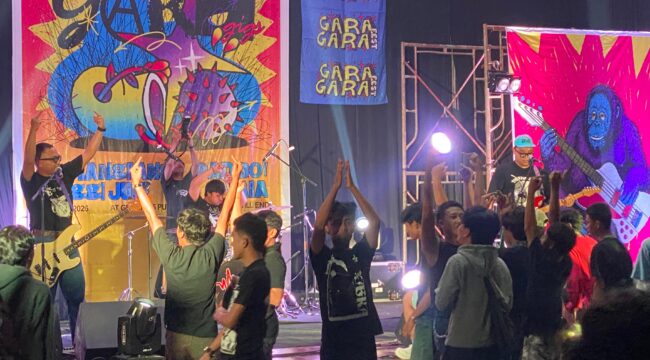 saat trio punk rock alternatif The Rang Rang akhirnya untuk pertama kalinya menginjakkan kaki di Sumatera Selatan, tepatnya di Muara Enim. Foto : Erwin/Urban Id