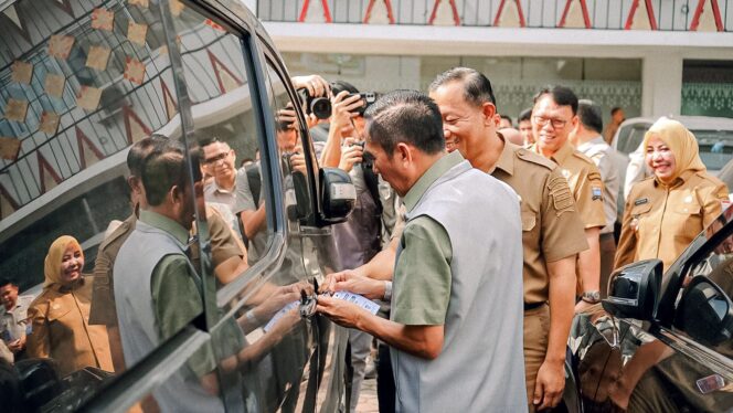 
Ratu Dewa Temukan Kendaraan Nunggak Pajak  11 Tahun saat Sidak di Halaman Parkir Setda Palembang