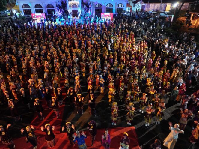 
Peringatan Hari Tari Sedunia, ribuan penari dari berbagai latar belakang memadati lokasi Museum Sultan Mahmud Badaruddin II pada Rabu, 29 April 2026/ist. 