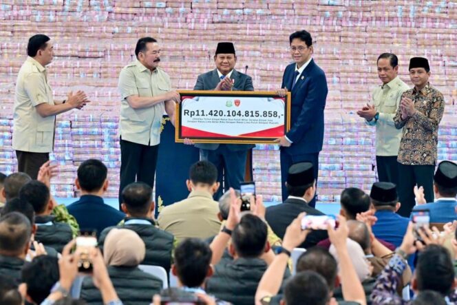 
Prabowo: Rp31,3 Triliun Uang Negara Diselamatkan, Bisa Percepat Perbaikan Sekolah dan Rumah Rakyat