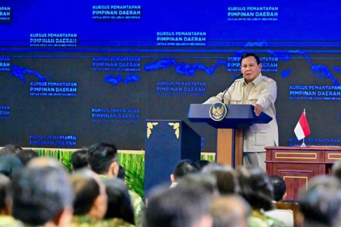 
Prabowo Sampaikan Pengarahan pada Ketua DPRD Seluruh Indonesia