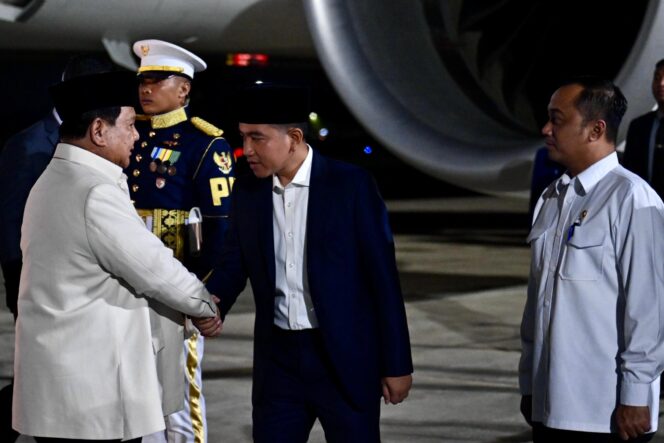 
Prabowo Tiba di Tanah Air Usai Rampungkan Kunjungan ke Jepang dan Republik Korea