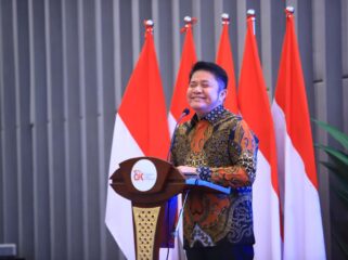Gubernur Sumsel Herman Deru saat menghadiri Rapat Persiapan Pelatihan AI untuk UMKM yang digelar di Kantor OJK Provinsi Sumsel, Rabu (8/4/2026) . Foto : Humas Pemprov Sumsel