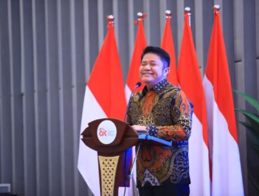 Gubernur Sumsel Herman Deru saat menghadiri Rapat Persiapan Pelatihan AI untuk UMKM yang digelar di Kantor OJK Provinsi Sumsel, Rabu (8/4/2026) . Foto : Humas Pemprov Sumsel