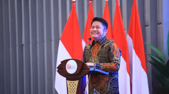Gubernur Sumsel Herman Deru saat menghadiri Rapat Persiapan Pelatihan AI untuk UMKM yang digelar di Kantor OJK Provinsi Sumsel, Rabu (8/4/2026) . Foto : Humas Pemprov Sumsel