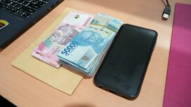 Uang yang disita Kejati Sumsel saat menggeledah Kantor Kesyahbandaran dan Otoritas Pelabuhan (KSOP) Klas I Palembang. Foto : Dok Kejati Sumsel