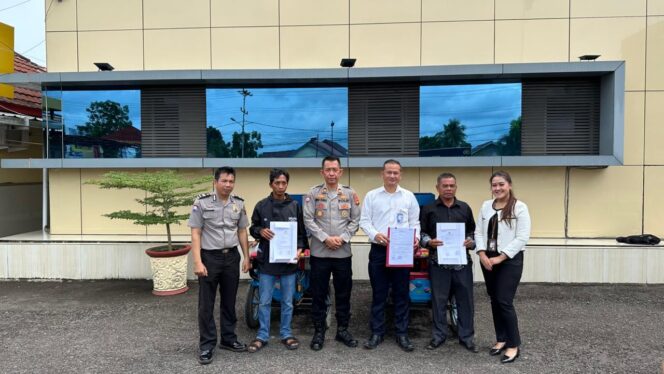 
BRI menyalurkan bantuan 25 unit mesin pipil jagung kepada Gabungan Kelompok Tani (Gapoktan) yang tersebar di Provinsi Sumatera Selatan (Sumsel). Foto : BRI