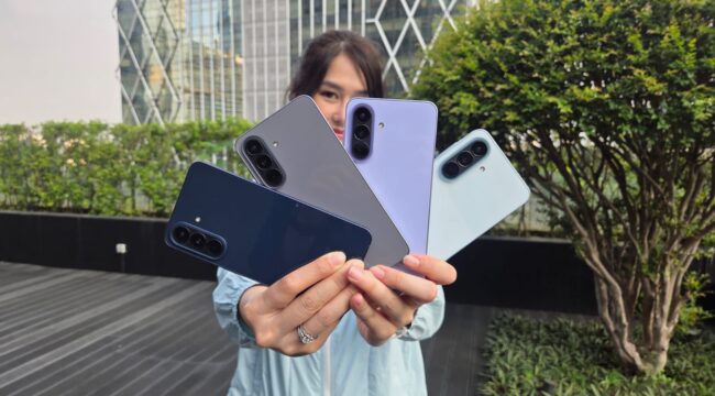 Pilihan warna Awesome Navy, Awesome Gray, Awesome Lilac and Awesome Icy Blue di Galaxy A57 5G.jpg