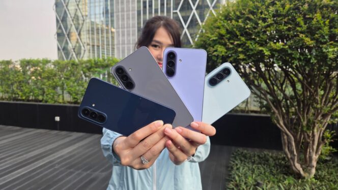
Pilihan warna Awesome Navy, Awesome Gray, Awesome Lilac and Awesome Icy Blue di Galaxy A57 5G.jpg