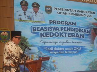 Bupati OKU Teddy Meilwansyah saat sosialisasi program beasiswa kedokteran. Foto : Kominfo OKU