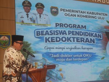 Bupati OKU Teddy Meilwansyah saat sosialisasi program beasiswa kedokteran. Foto : Kominfo OKU