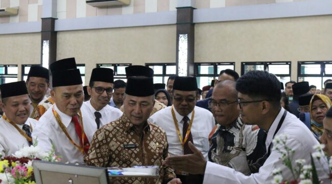 Asisten I Bidang Pemerintahan dan Kesra Setda Sumsel, Apriyadi, di sela-sela pelantikan Panitia Penyelenggara Ibadah Haji (PPIH) Embarkasi Palembang, Jumat (17/4/2026). Foto : Dok Kemenhaj Sumsel