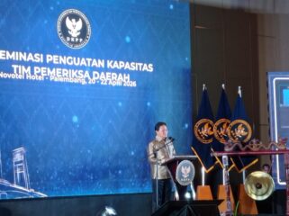 Ketua DKPP RI, Heddy Lukito saat membuka kegiatan Diseminasi Penguatan Kapasitas Tim Pemeriksa Daerah (TPD) di Palembang, Senin (20/4/2026). Foto : Abdullah Toriq/Urba Id
