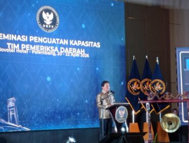 Ketua DKPP RI, Heddy Lukito saat membuka kegiatan Diseminasi Penguatan Kapasitas Tim Pemeriksa Daerah (TPD) di Palembang, Senin (20/4/2026). Foto : Abdullah Toriq/Urba Id