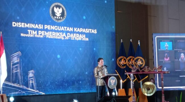 Ketua DKPP RI, Heddy Lukito saat membuka kegiatan Diseminasi Penguatan Kapasitas Tim Pemeriksa Daerah (TPD) di Palembang, Senin (20/4/2026). Foto : Abdullah Toriq/Urba Id