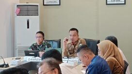 Kepala Pelaksana BPBD Provinsi Sumatera Selatan, Muhammad Iqbal saat memipin rapat koordinasi penetapan status siaga darurat bencana asap yang digelar di Kantor BPBD Sumsel, Senin (20/4/2026). Foto : Dok BPBD Sumsel